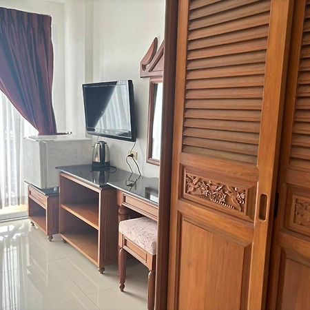 Praew Mansion Hotel Pantai Kamala Bagian luar foto