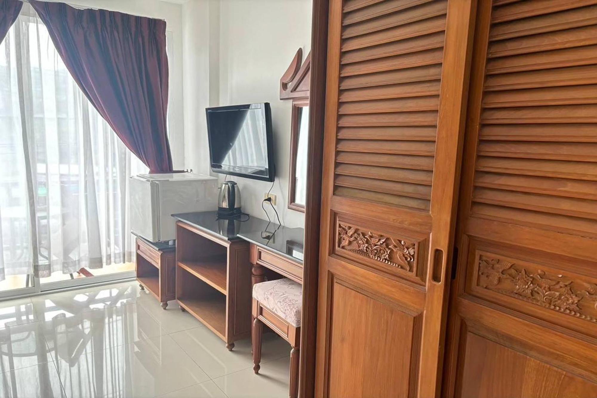 Praew Mansion Hotel Pantai Kamala Bagian luar foto