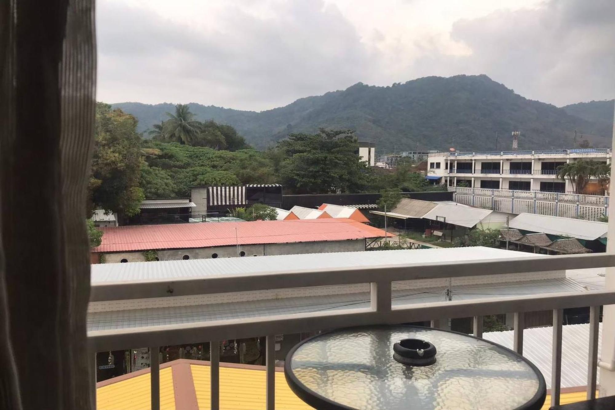Praew Mansion Hotel Pantai Kamala Bagian luar foto