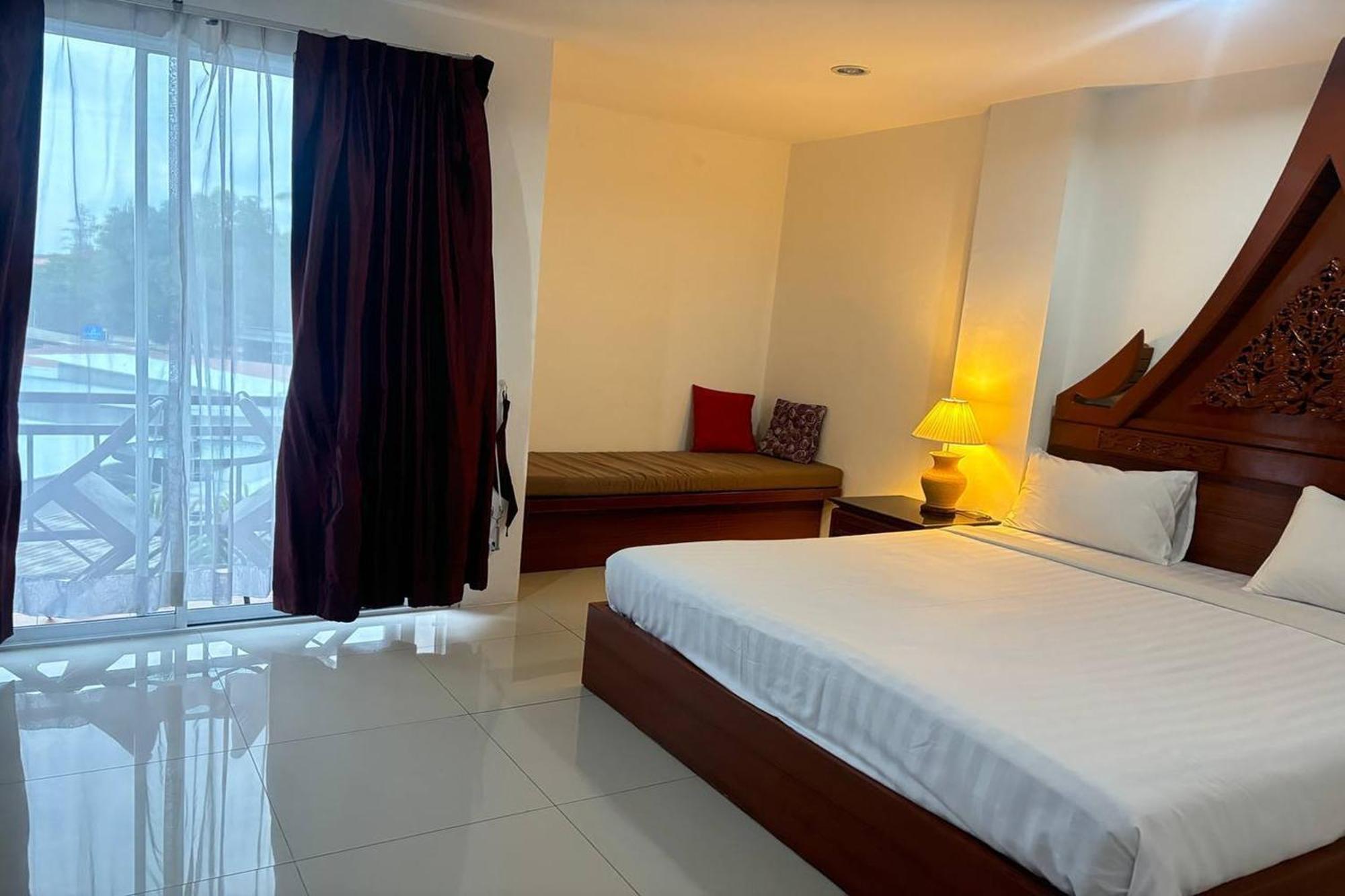Praew Mansion Hotel Pantai Kamala Bagian luar foto