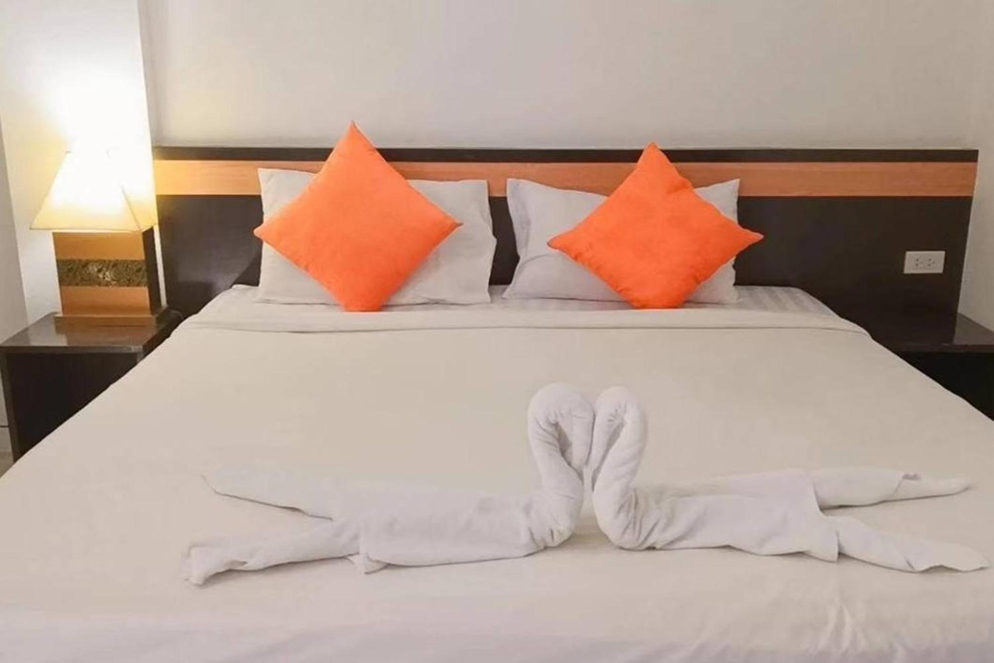Praew Mansion Hotel Pantai Kamala Bagian luar foto