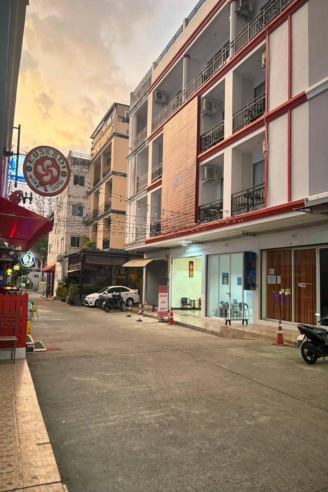 Praew Mansion Hotel Pantai Kamala Bagian luar foto