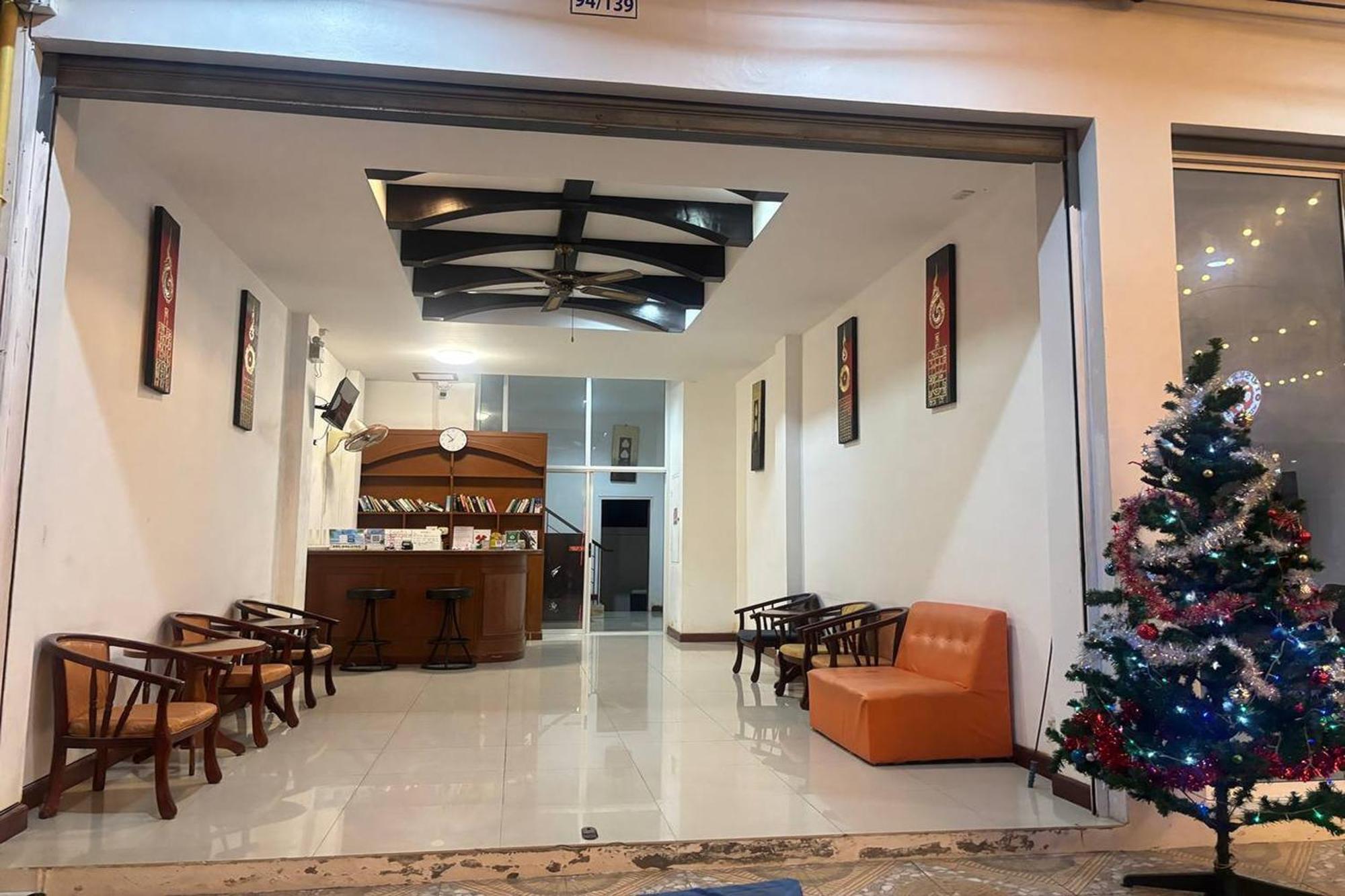 Praew Mansion Hotel Pantai Kamala Bagian luar foto