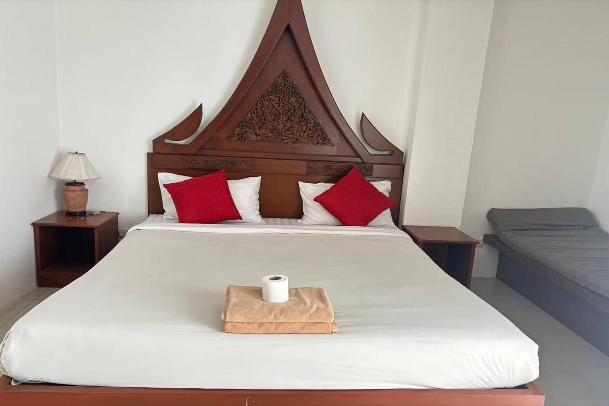 Praew Mansion Hotel Pantai Kamala Bagian luar foto