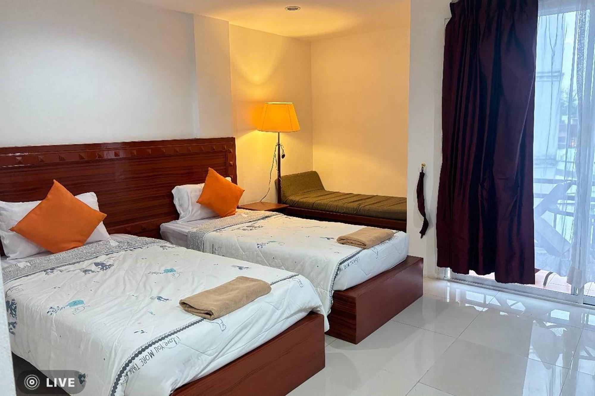 Praew Mansion Hotel Pantai Kamala Bagian luar foto