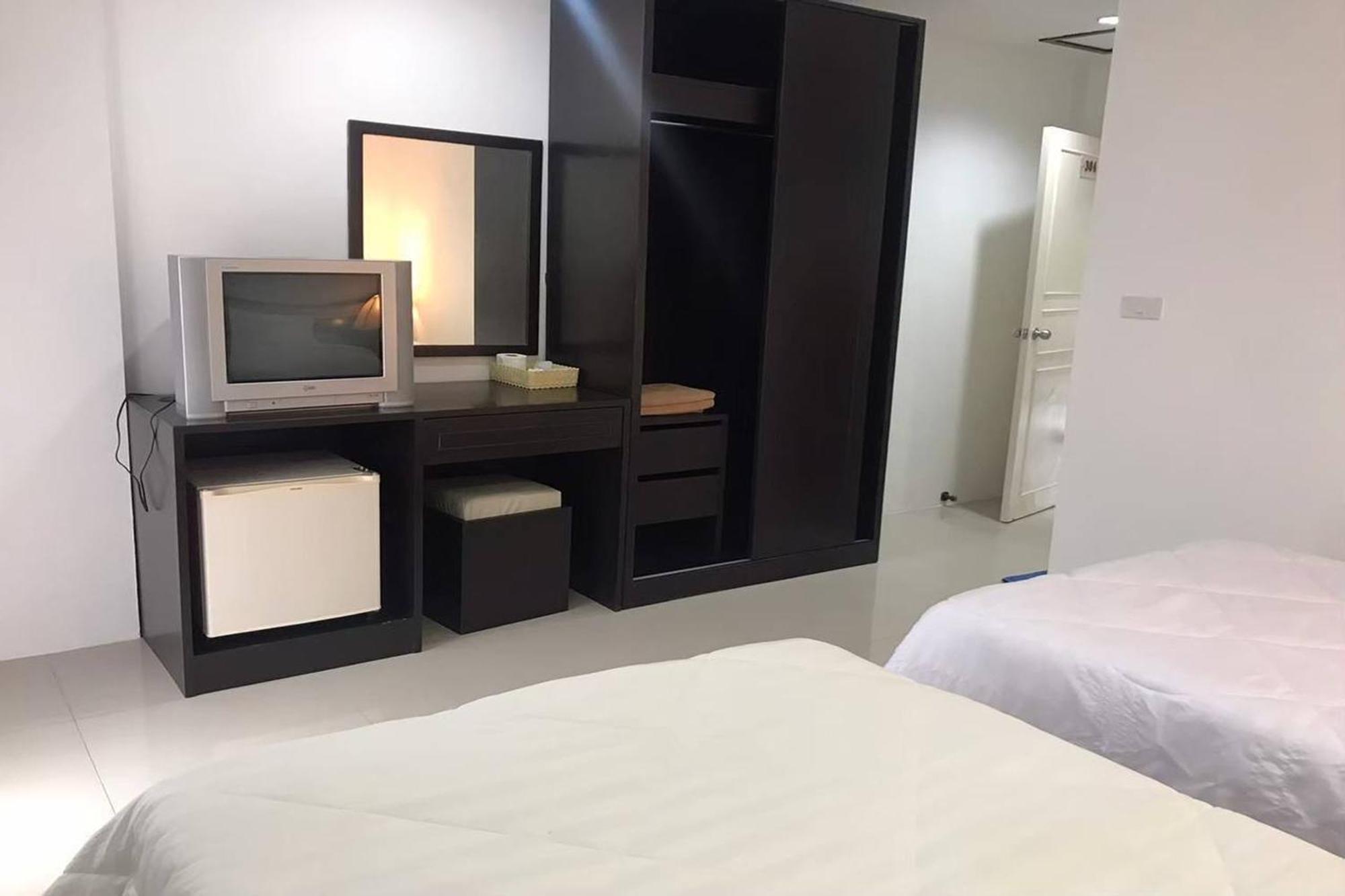 Praew Mansion Hotel Pantai Kamala Bagian luar foto